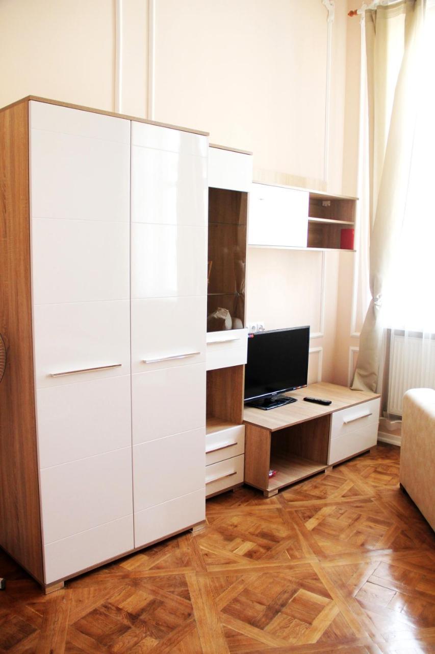 Apartment In The City Center Ivano-Frankivsk Exterior photo