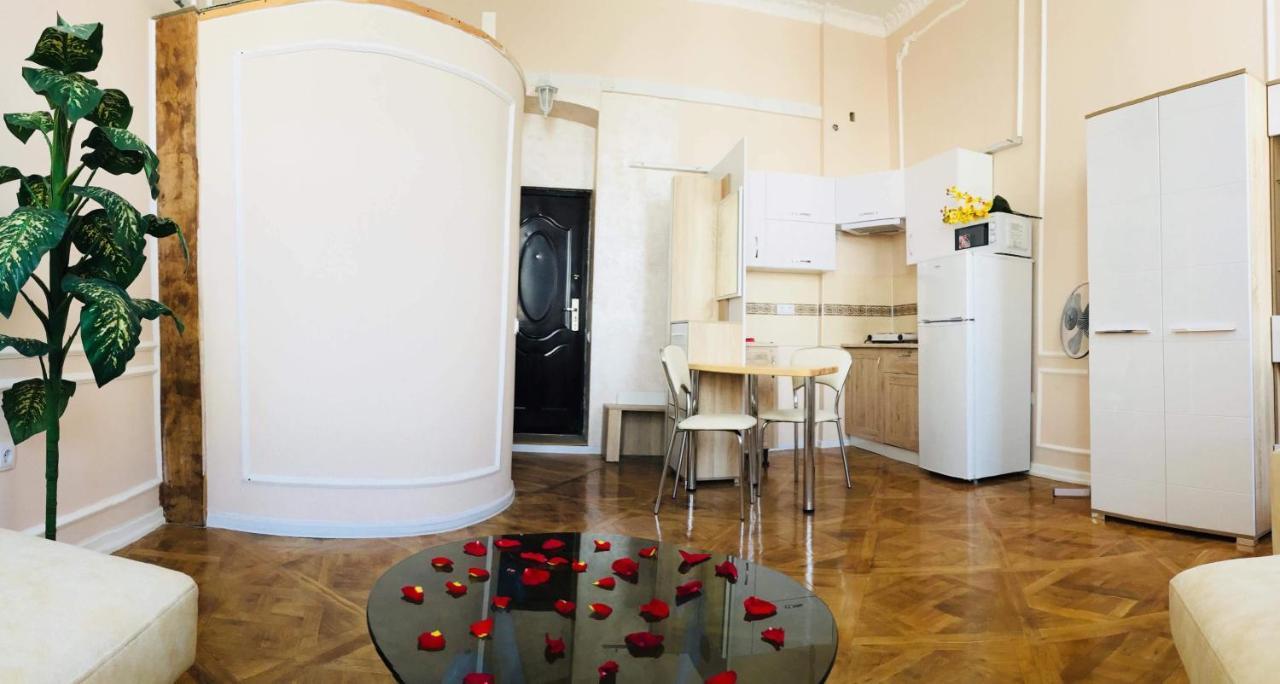 Apartment In The City Center Ivano-Frankivsk Exterior photo