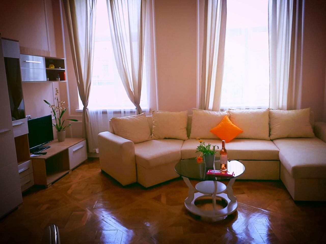 Apartment In The City Center Ivano-Frankivsk Exterior photo